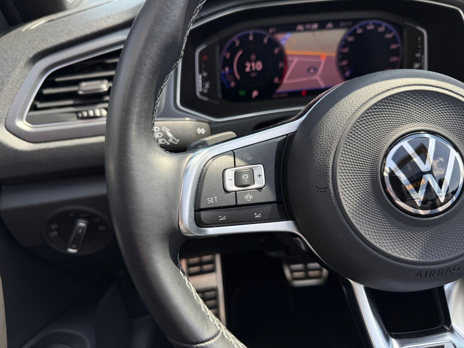 Fahrzeugabbildung Volkswagen T-Roc Cabriolet R-Line AHK LED NAVI ALU