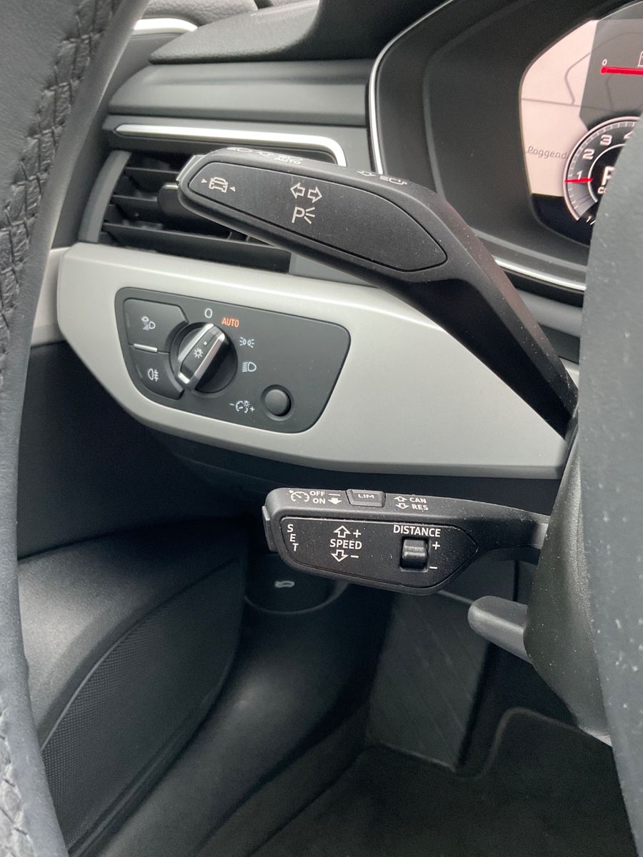 Fahrzeugabbildung Audi A4 Avant 40 TFSI quattro,Leder,ACC,Kamera,LED