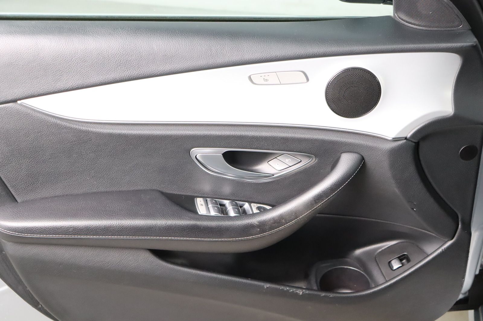 Fahrzeugabbildung Mercedes-Benz E 220 T d  * LED * DAB * Widescreen