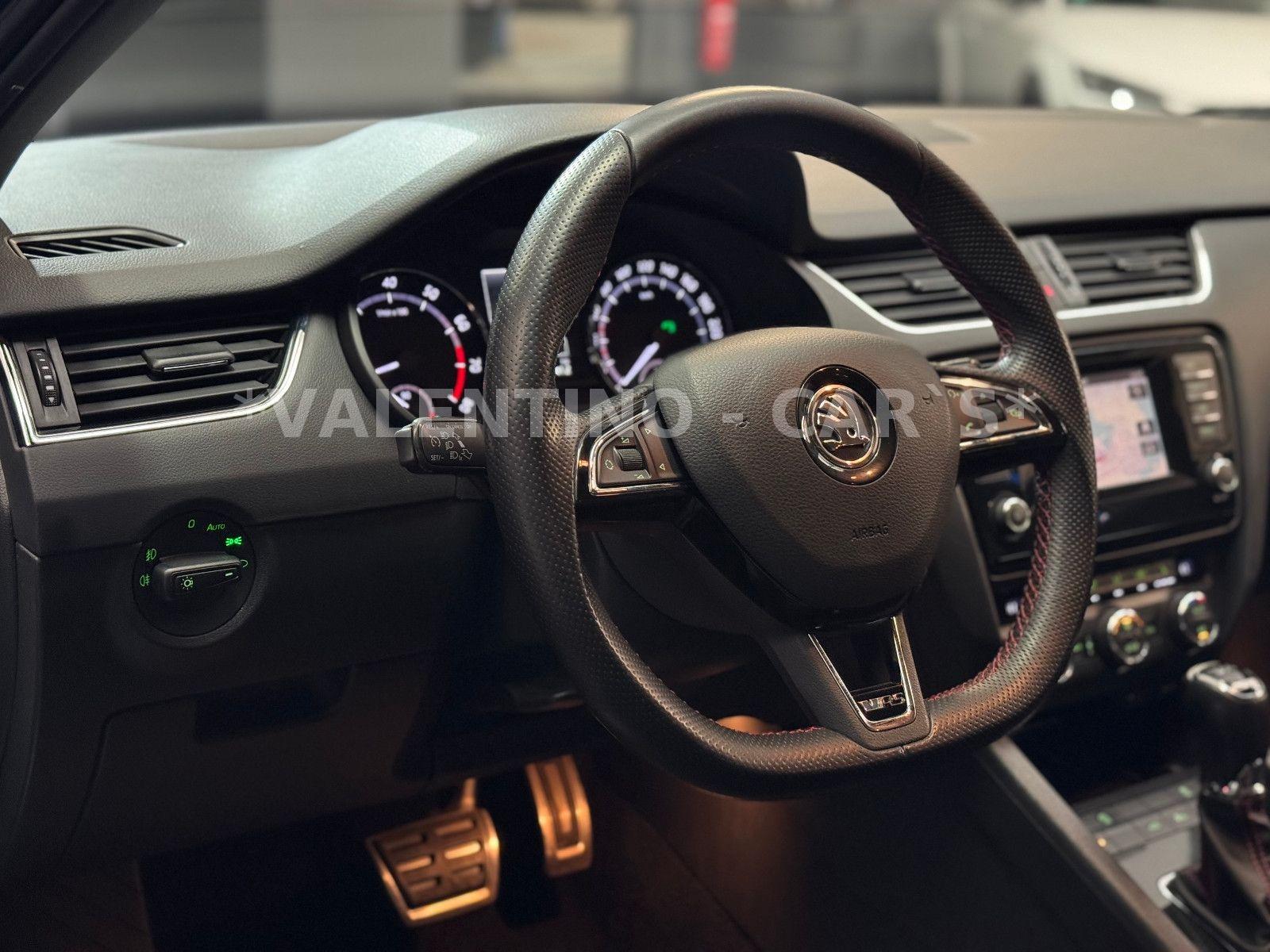 Skoda Octavia Combi RS DSG/Pano/Navi/PDC/Shz/Canton