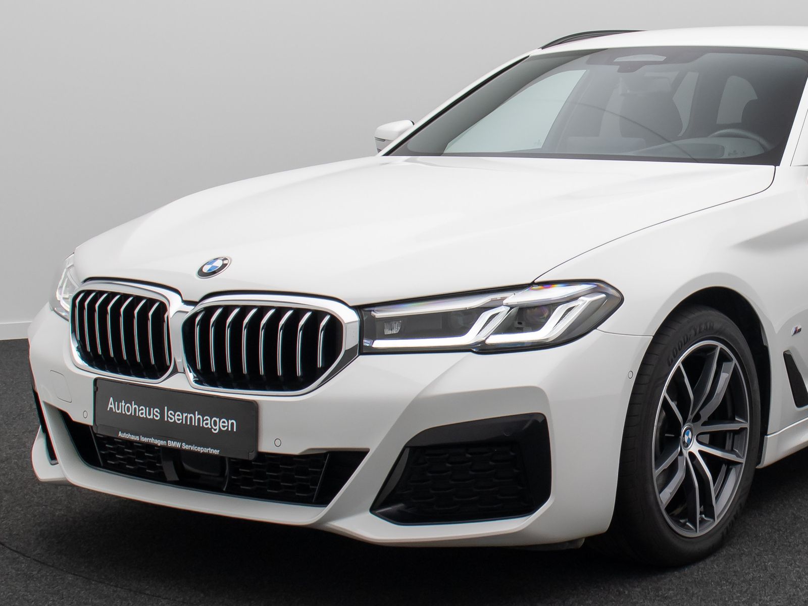 Fahrzeugabbildung BMW 520d xD M Sport HUD Kamera DAB Alarm AHK 18Zoll