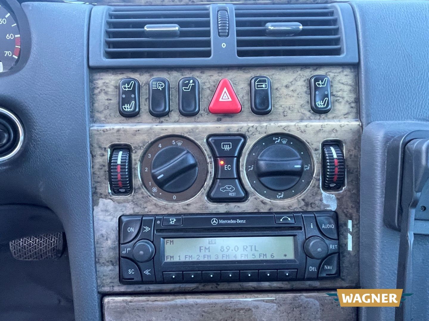 Fahrzeugabbildung Mercedes-Benz E 200 Kompressor AVANTGARDE Automatik