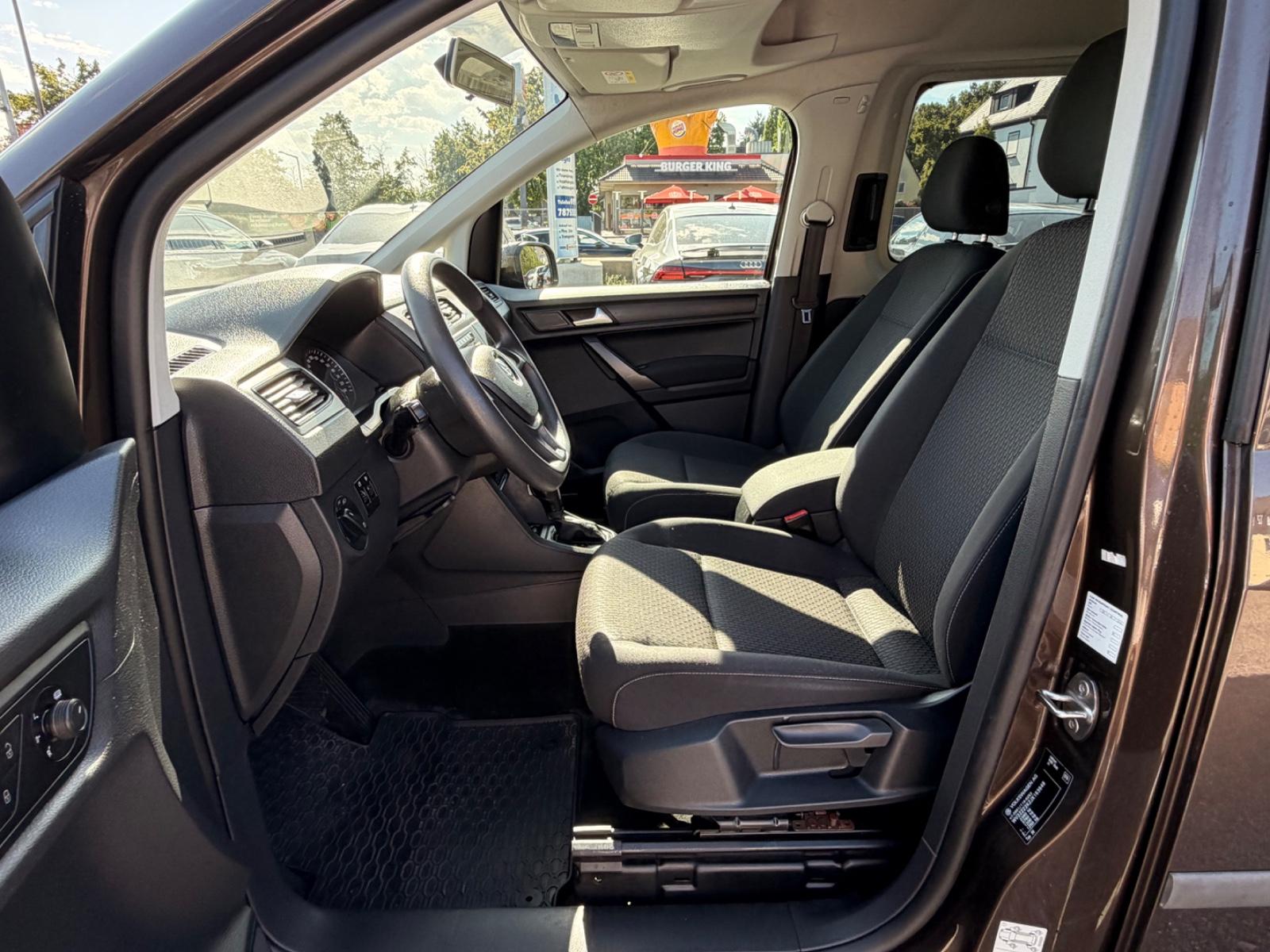 Volkswagen Caddy 2,0 TDI Aut / 7xSITZER / AHK / NAVI / STHZ