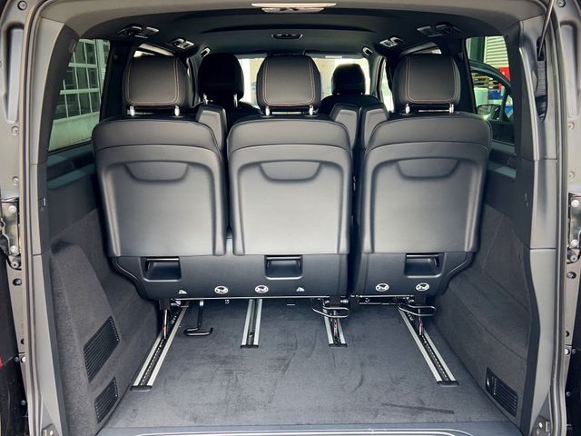 Fahrzeugabbildung Mercedes-Benz EQV 300 AV lang 360°Cam Burmester NAV Airmatic