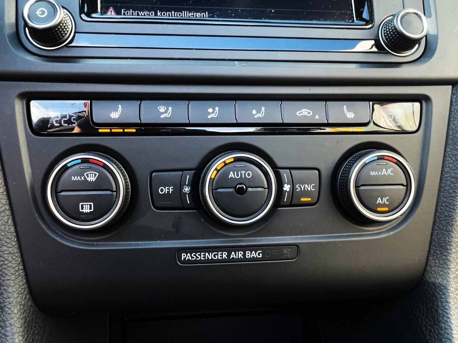 Fahrzeugabbildung Volkswagen Golf VI CABRIO EXCL EDITION KLIMAAUT LEDER NAVI