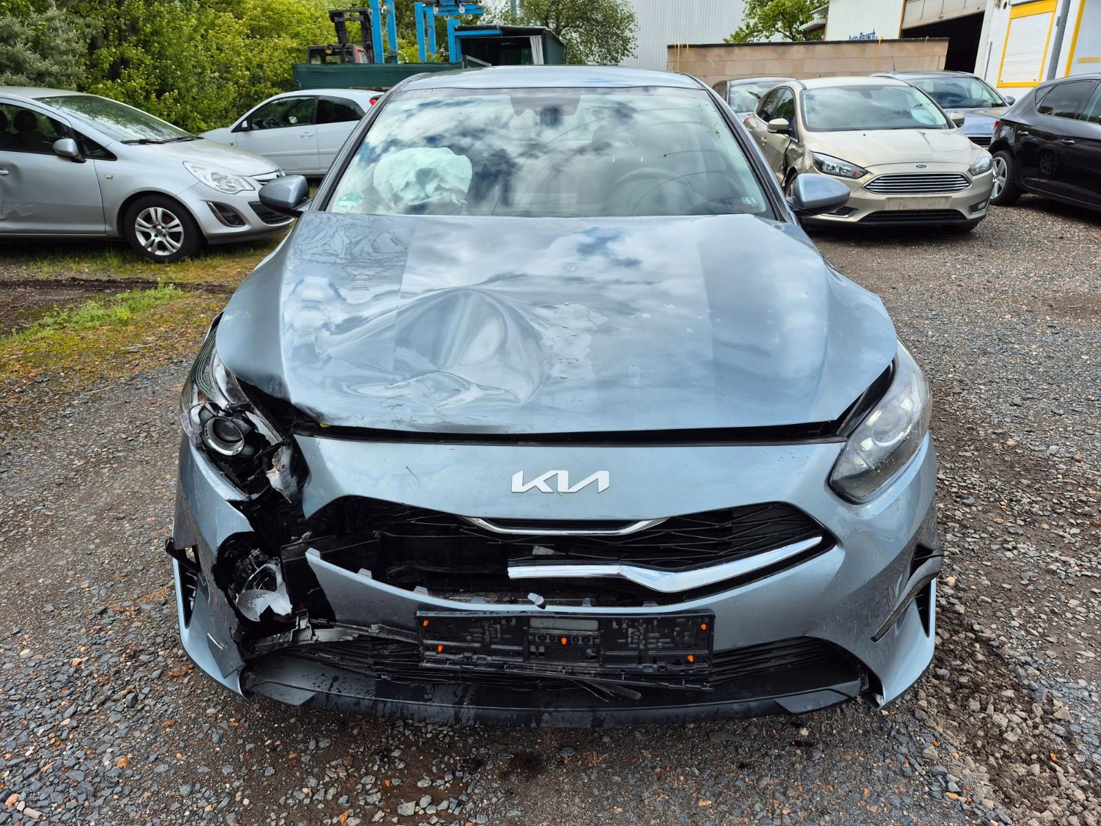 Kia Ceed 2.Hand Klima Kamera SHZ erst 32400KM