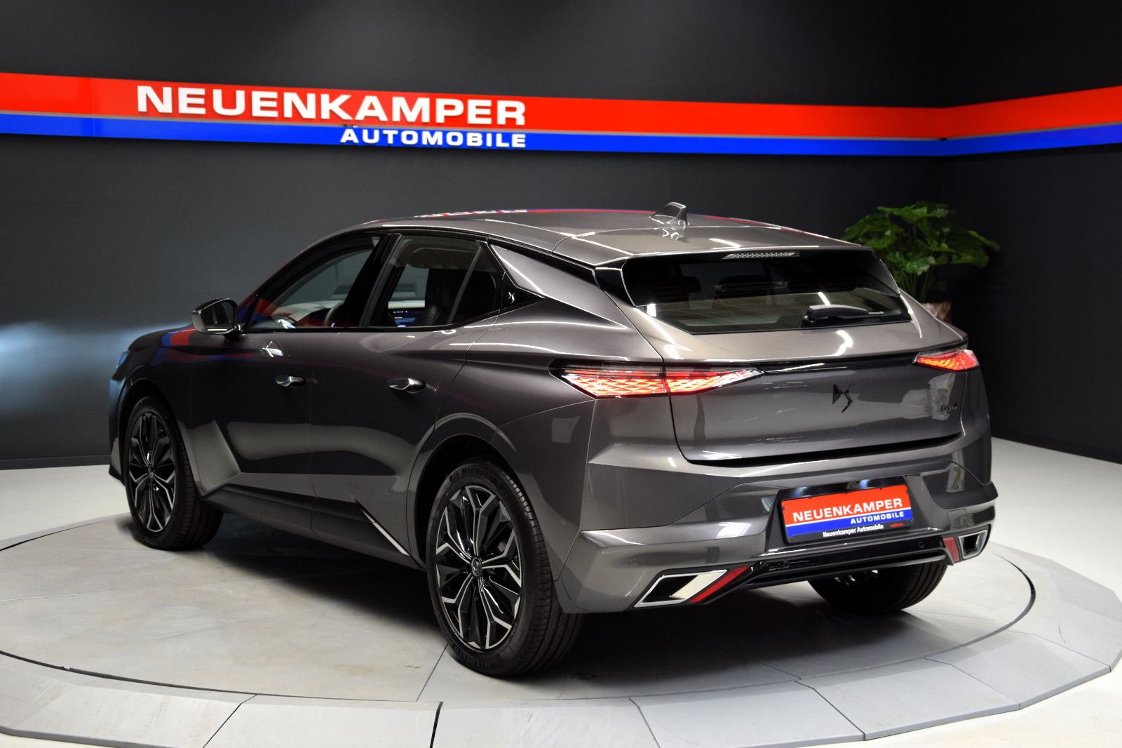Fahrzeugabbildung DS Automobiles DS4 Performance Line Kamera Sitzheizung