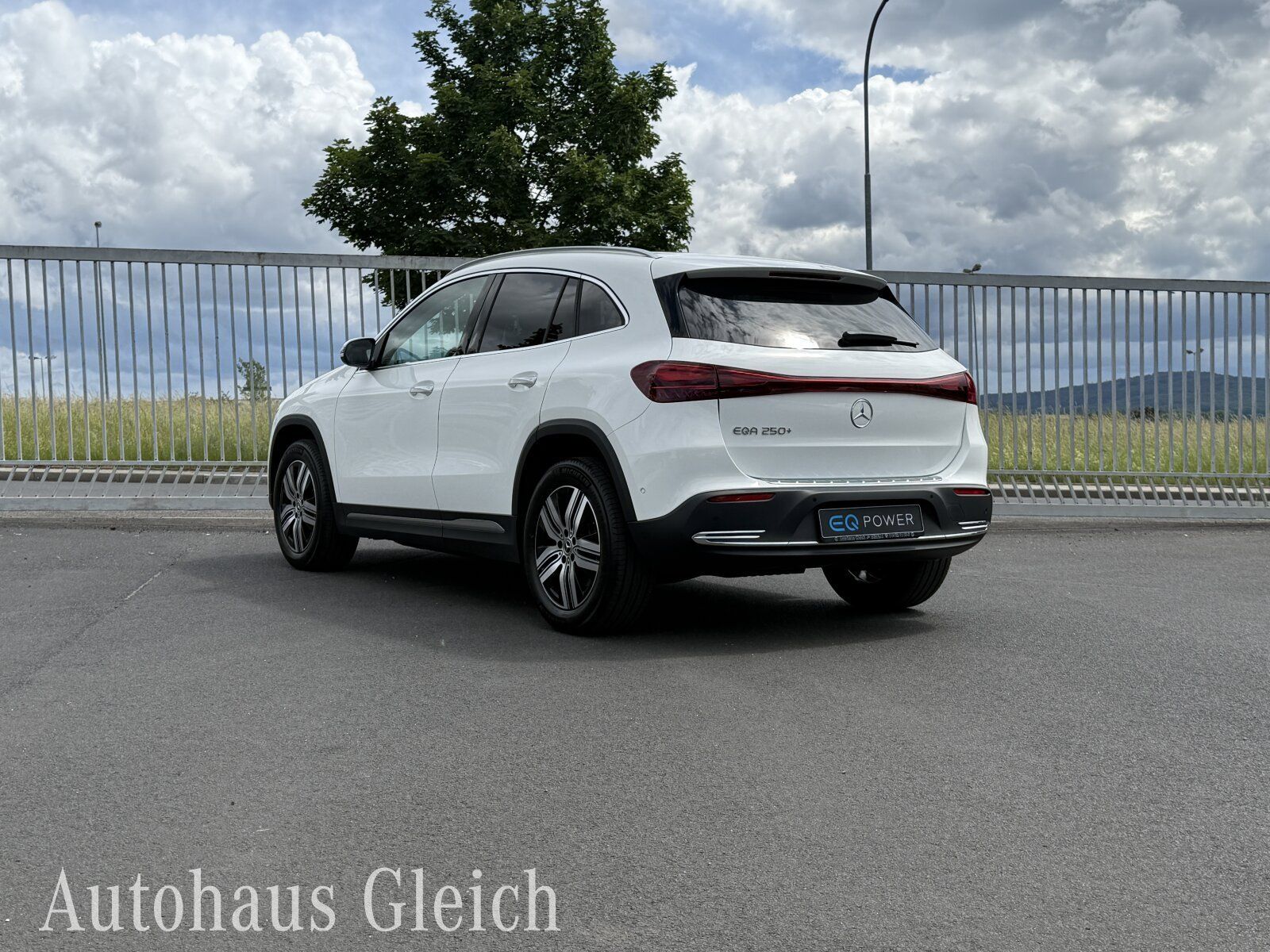 Fahrzeugabbildung Mercedes-Benz EQA 250 + Progressive Navi/Distronic/Klima/LED/B