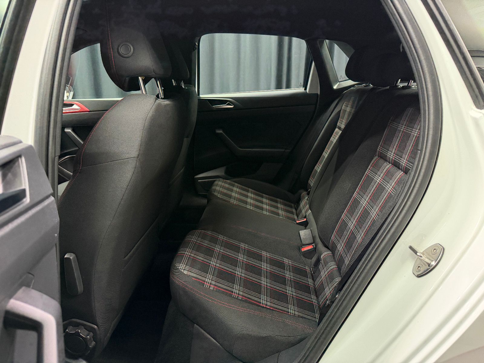 Fahrzeugabbildung Volkswagen Polo VI 2.0 TSI GTI |DSG|AUTOMATIK|LED