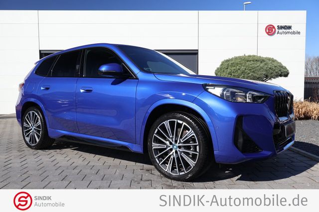 BMW iX1 xDrive30 M Sport-Pano-AHK-HeadUp-360°-ACC