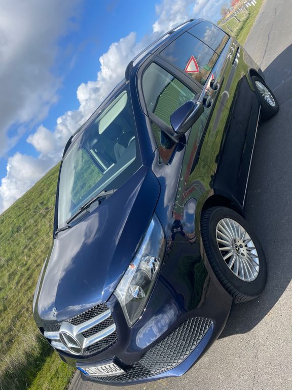 Mercedes-Benz V 220