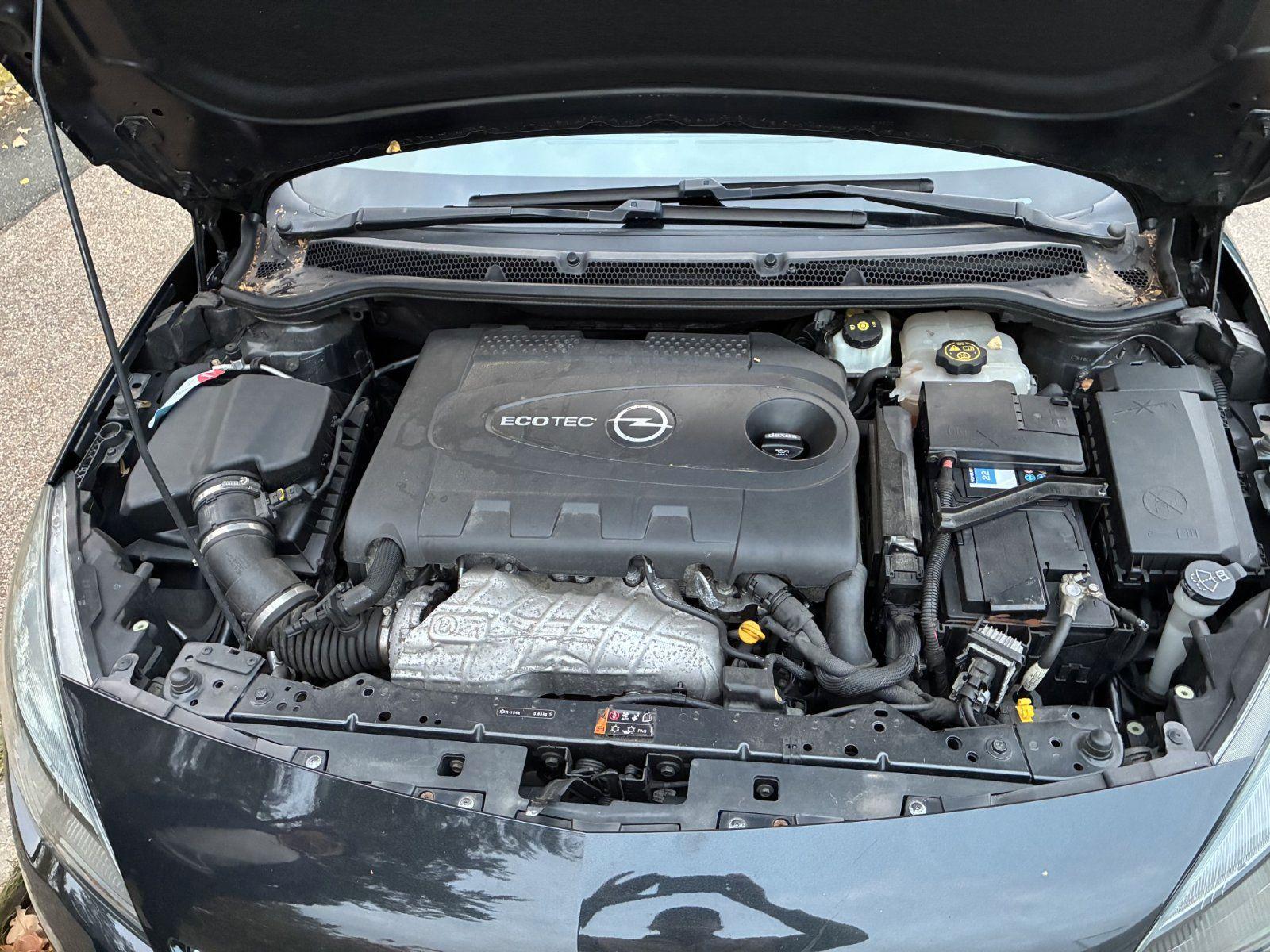 Opel Astra 2015 — фото 10