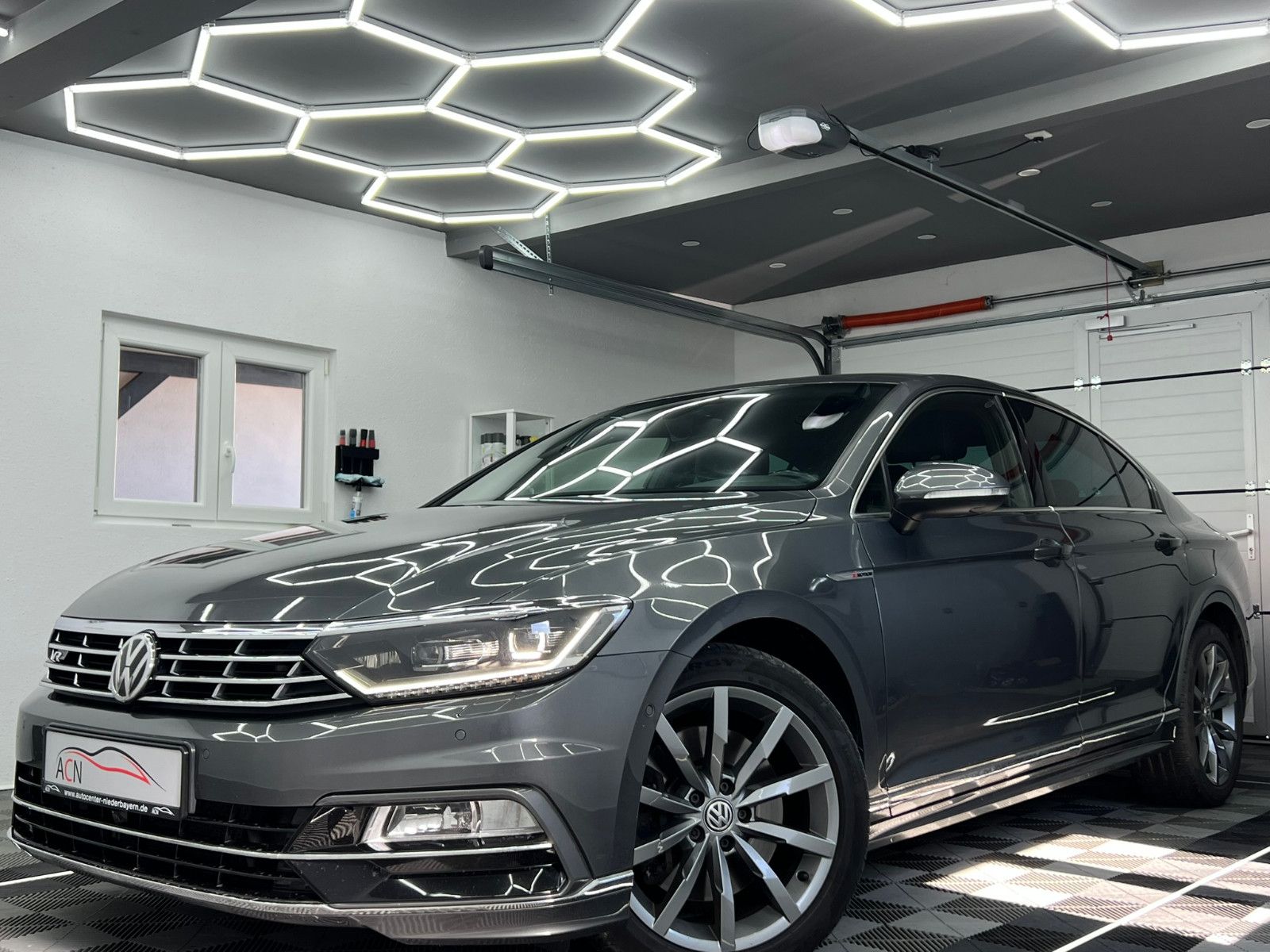 Fahrzeugabbildung Volkswagen Passat Lim. Highline 4Motion R-LINE/ACC/AHK/STHZ