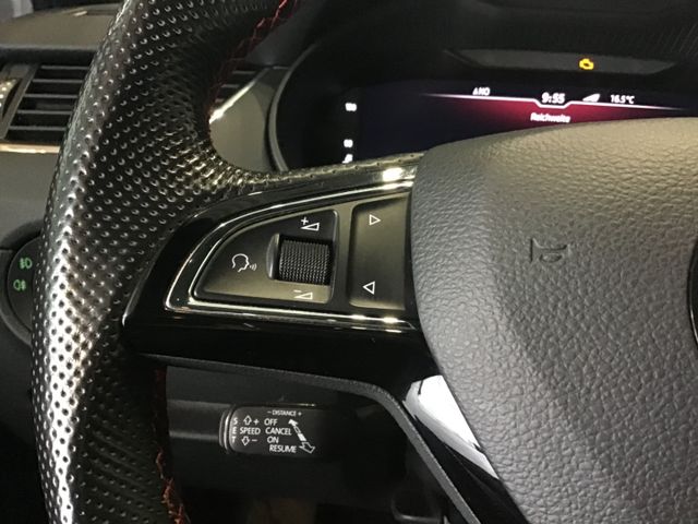 Fahrzeugabbildung Skoda Octavia RS 2.0 TSI Combi ACC/Pano/Navi/LED/SHZ