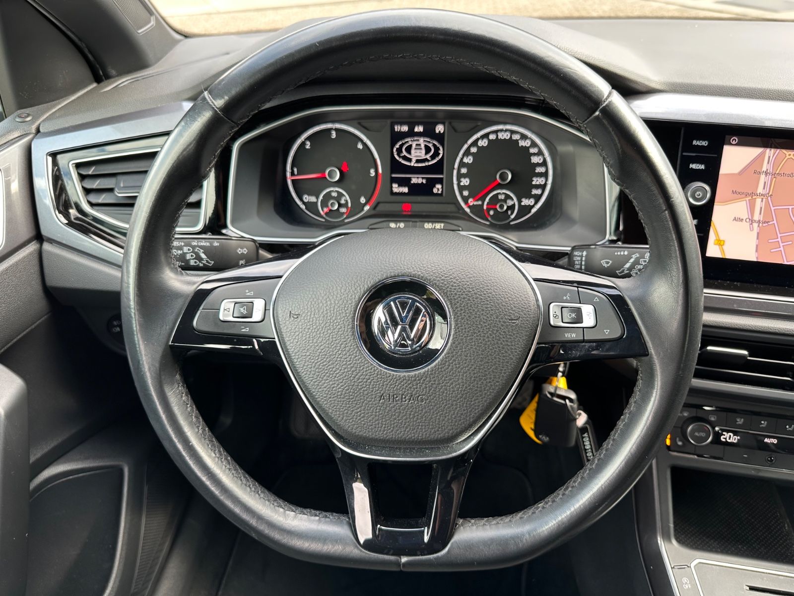 Fahrzeugabbildung Volkswagen Polo 1.6 TDI Highline Navi/SHZG/ParkAssist/BT