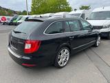 Skoda Superb 3.6 Combi Elega.4x4 Pano AHK Standheiz* - Skoda Superb aus 2011: Kombi