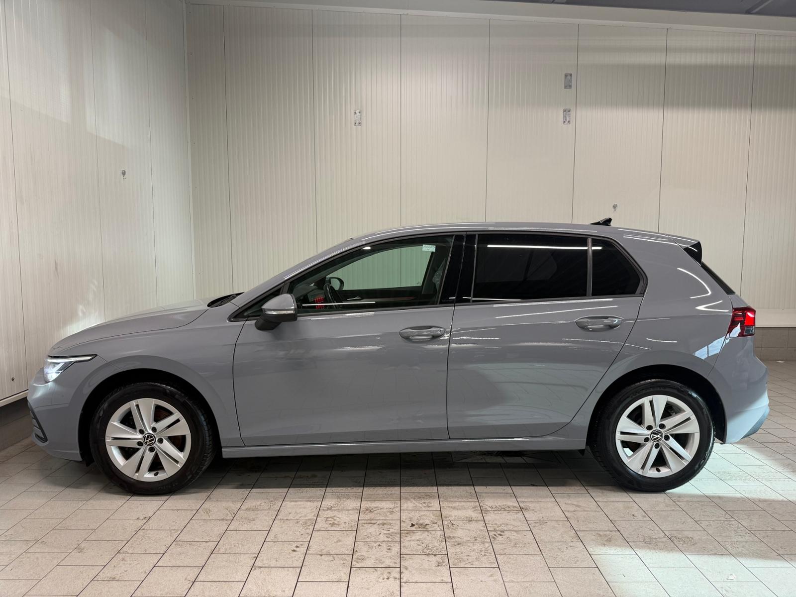 Volkswagen Golf VIII Life 1.5 TSI ACC NAVI LED SHZ, миниатюра 3