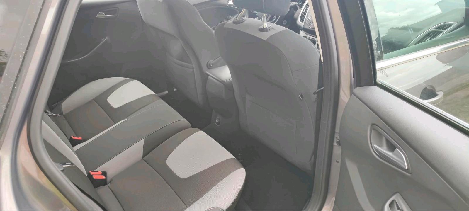 Ford Focus 2013 — interior