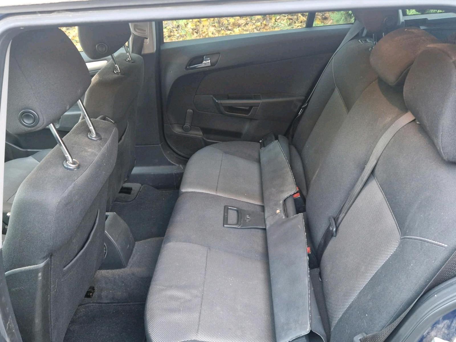 Opel Astra 2009 — photo 10