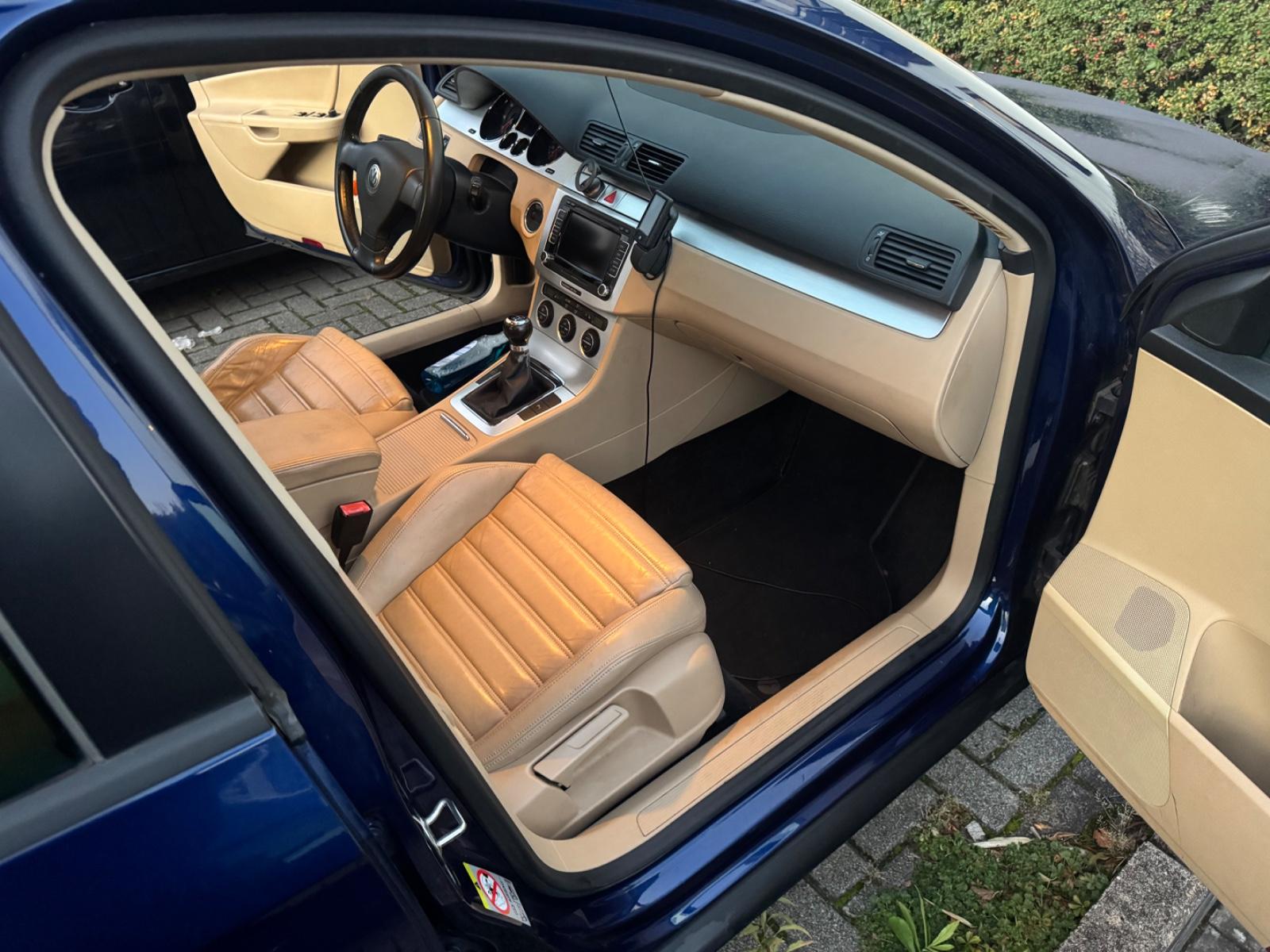Volkswagen Passat 2008 — салон