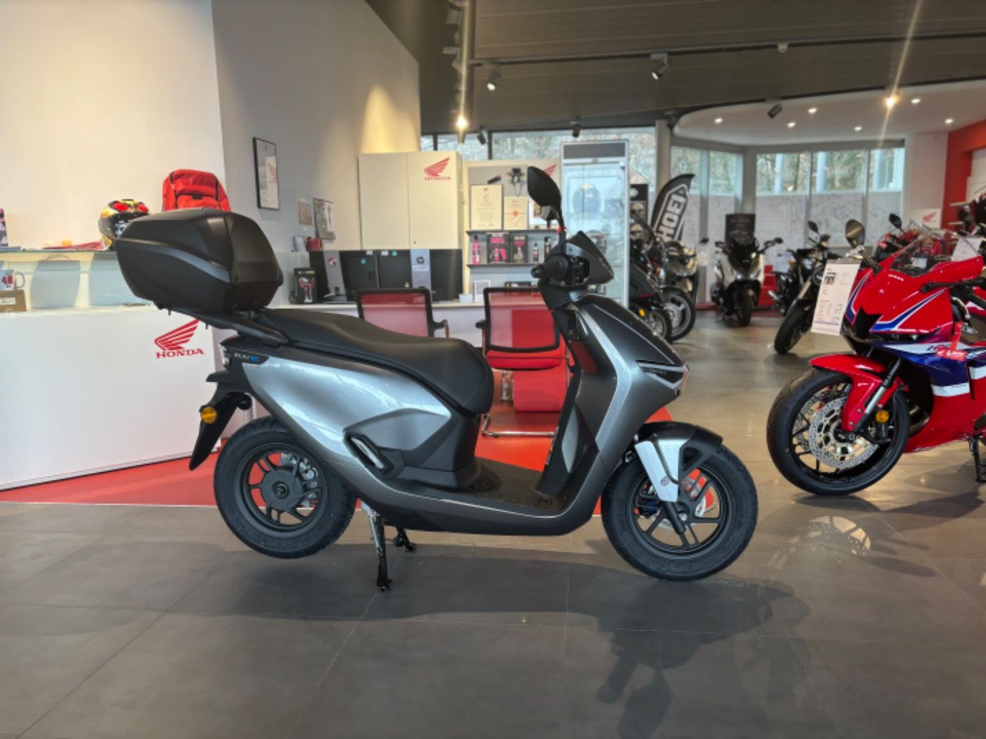 Fahrzeugabbildung Honda CUV e Connected inkl. Honda Smart Topcase