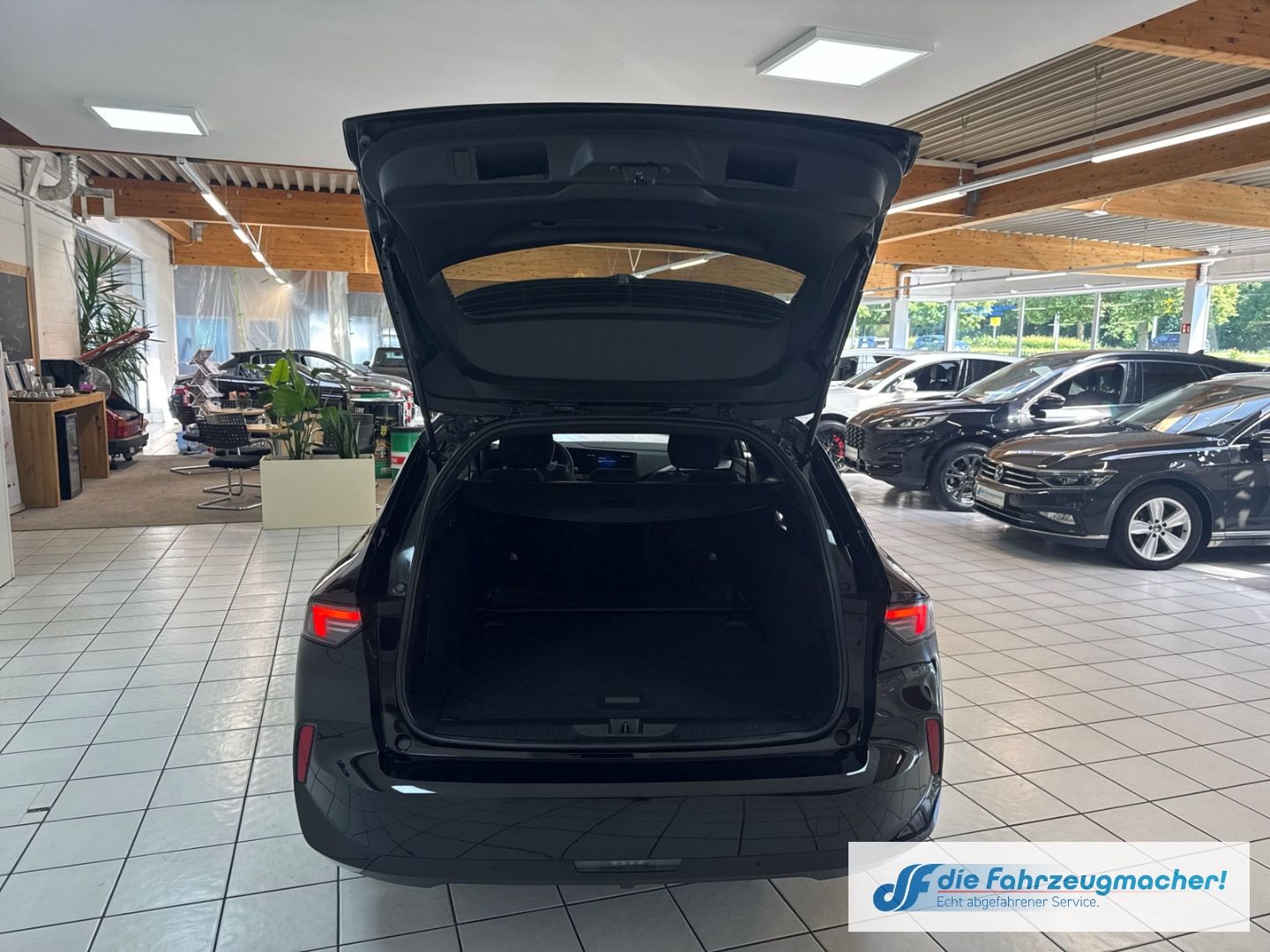 Fahrzeugabbildung Opel Astra L Sports Tourer Edition Navi Digitales Coc
