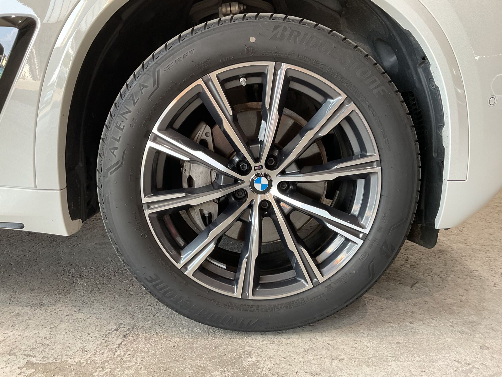 Fahrzeugeinzelansicht 15 Fahrzeugabbildung BMW X5 xDrive30d M Sportpaket Gestiksteuerung DAB Ko