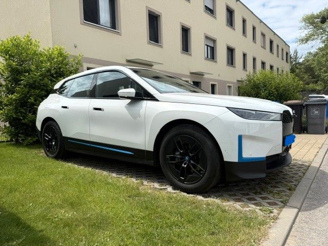 BMW iX xDrive40 -Unfallfrei, BMW-Service bis 07/27 