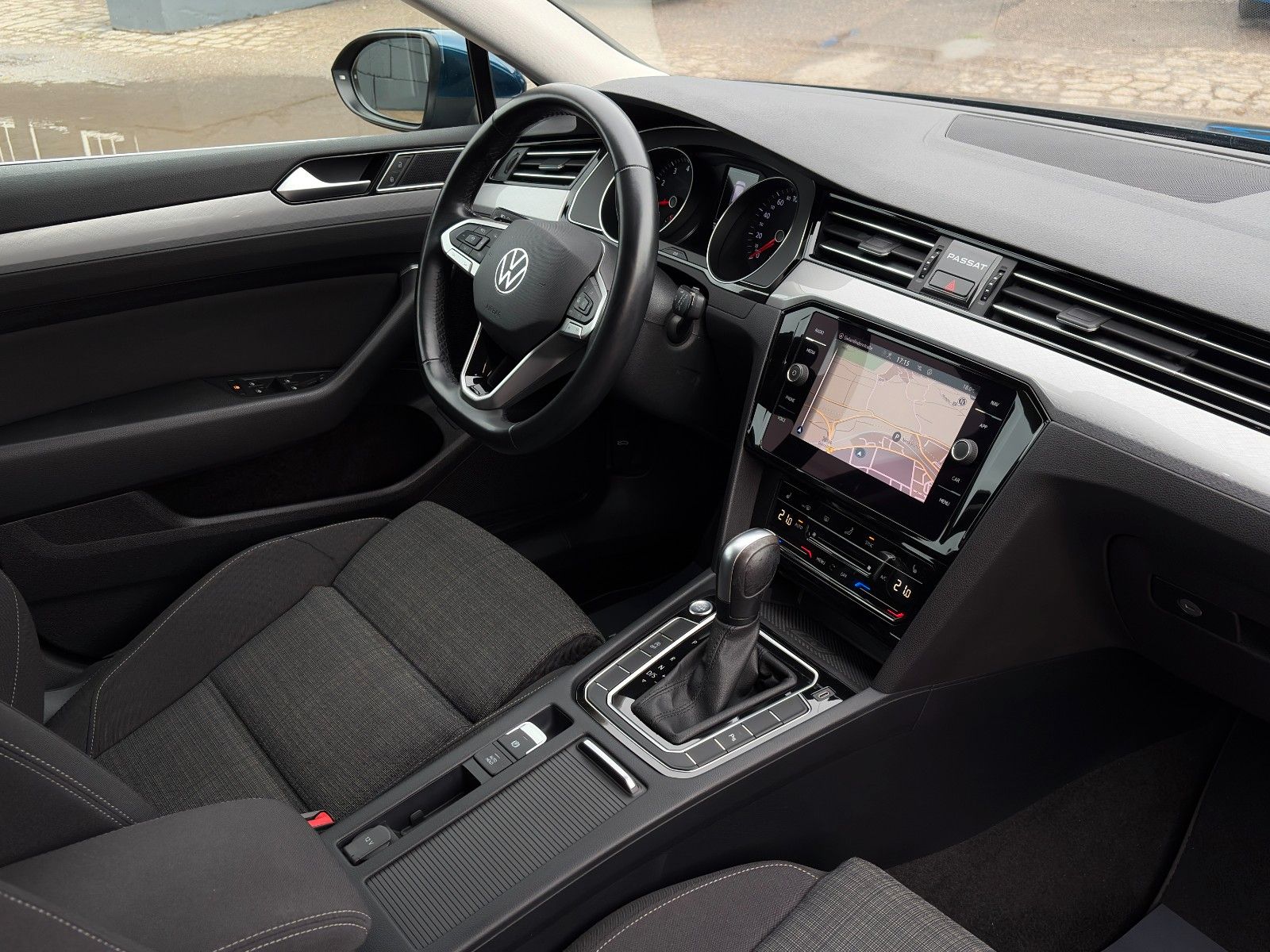 Fahrzeugabbildung Volkswagen Passat Variant 2.0 TSI Buisness Kamera LED ACC