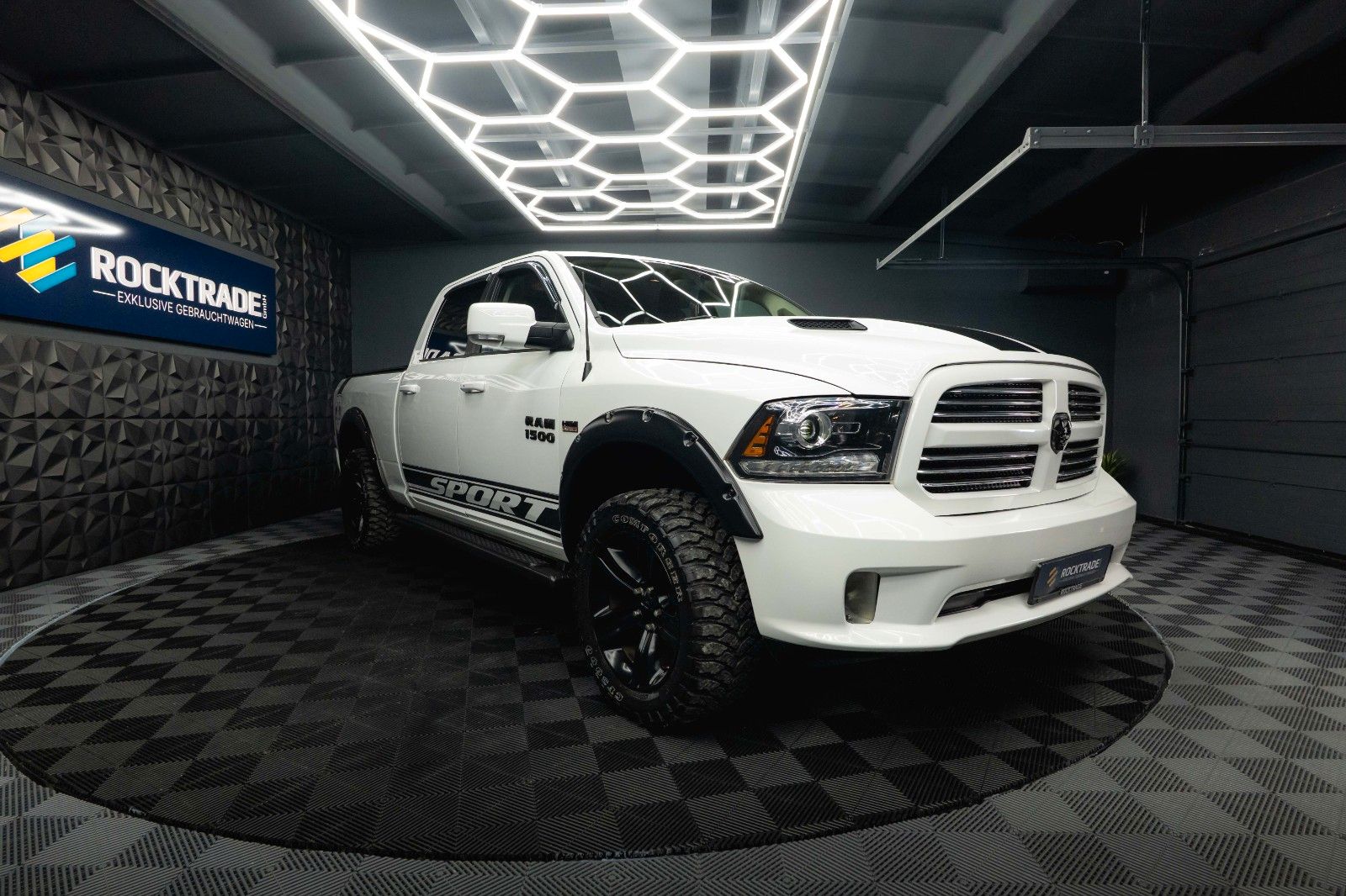 Fahrzeugabbildung Dodge RAM 5.7 V8 HEMI 4x4 Offroad Sport LONGBED *LPG*