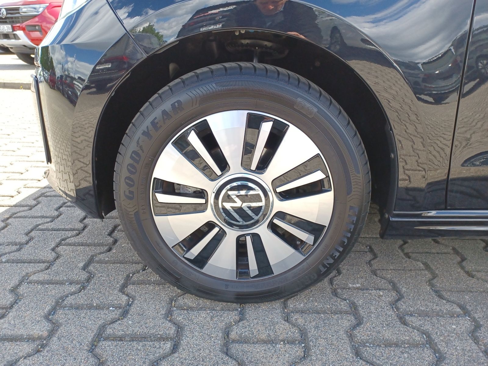Fahrzeugabbildung Volkswagen e-up! Style-Plus Climatronic DAB SH LM