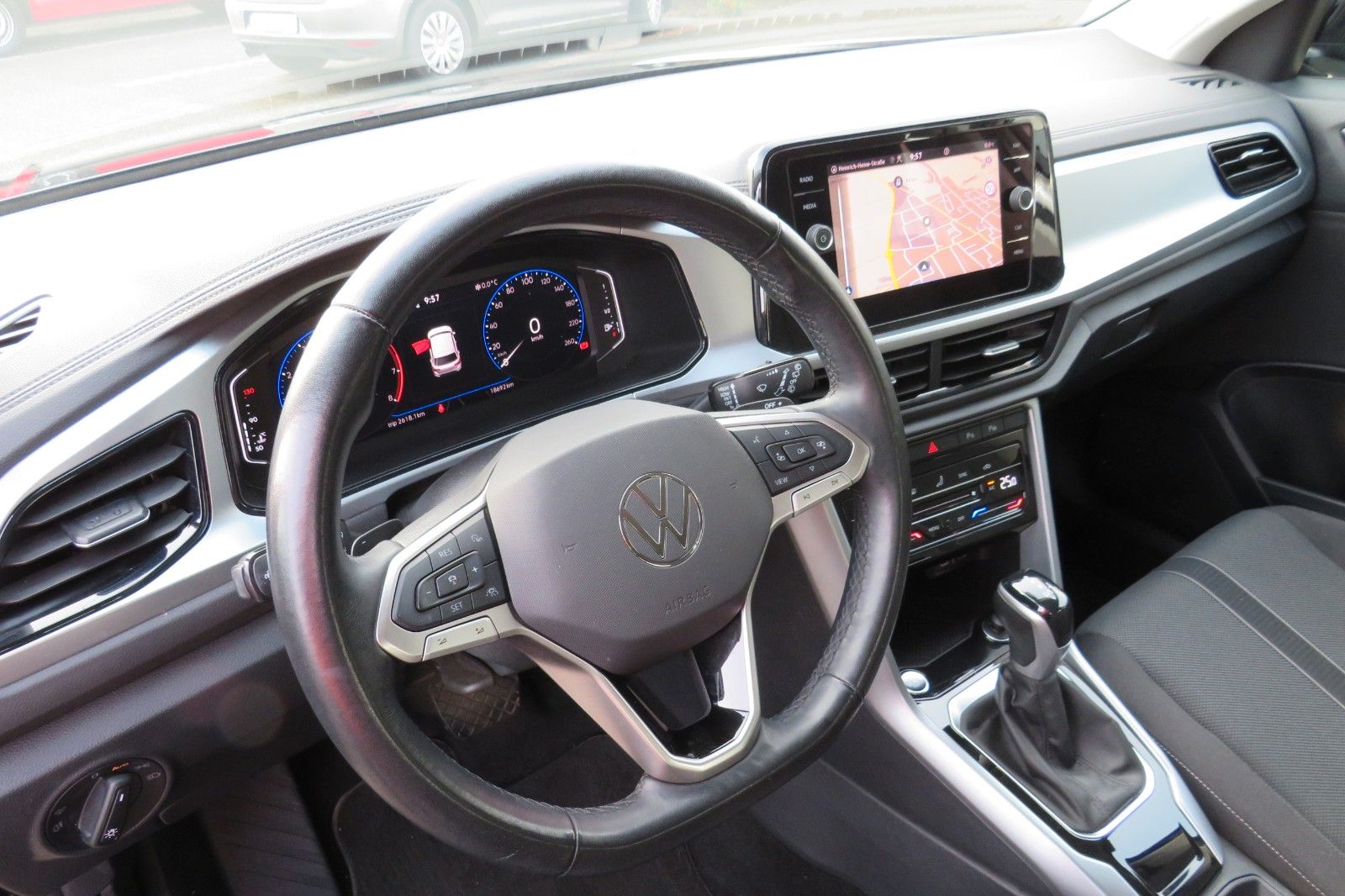 Fahrzeugabbildung Volkswagen T-Roc Life LED AHK KAMERA ACC NAVI 1.HD