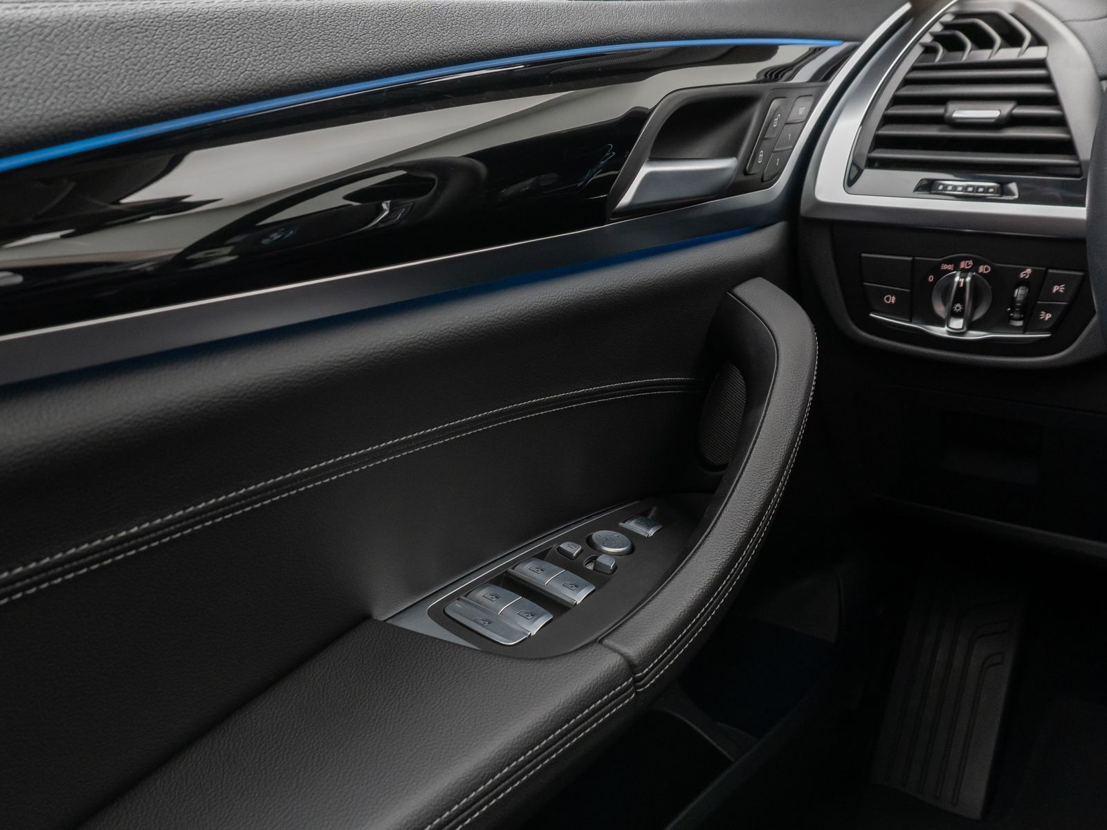 Fahrzeugabbildung BMW iX3 Impressive 360°HUD DAB H/K Komfort 20Zoll