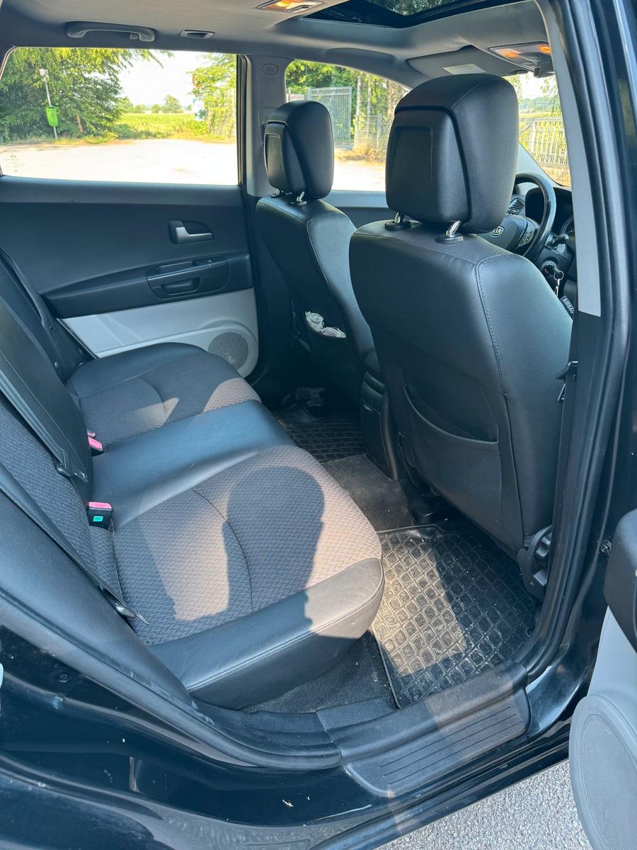 Kia cee'd 2009 — photo 11