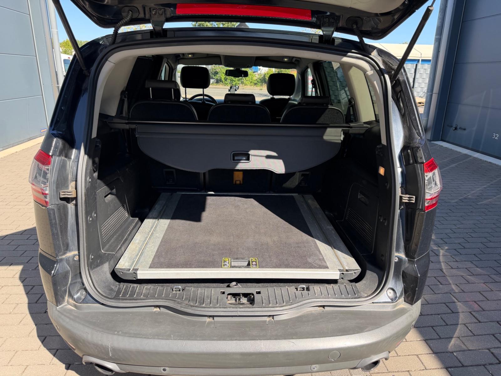 Ford Galaxy 2012 — photo 16