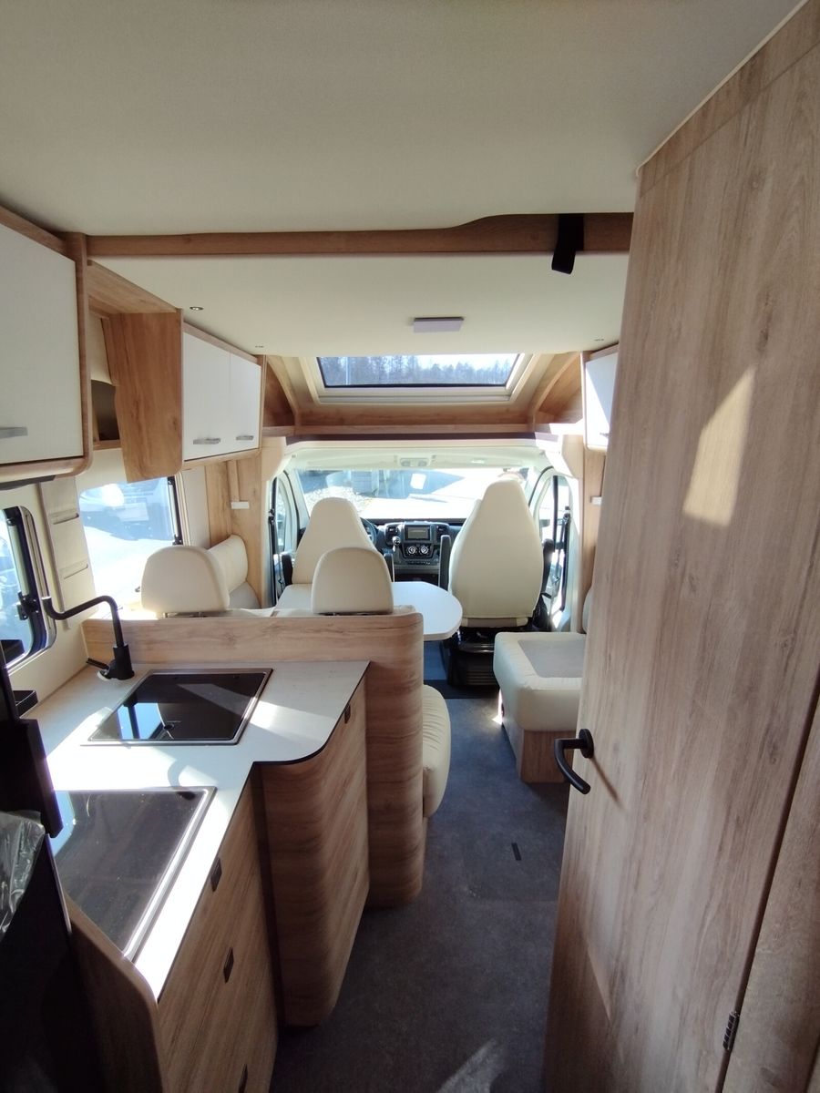 Fahrzeugabbildung Eura Mobil Profila RS PRS 695 EB Automatik + Mondial Paket
