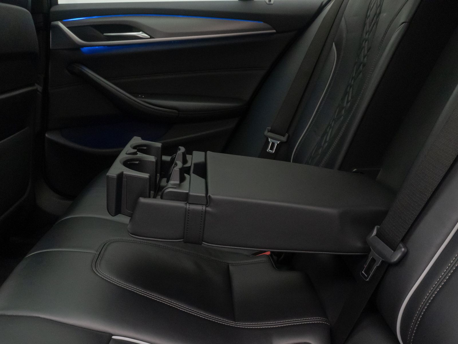 Fahrzeugabbildung BMW 520d xD M Sport Individual 360&deg;HUD HiFi Panorama