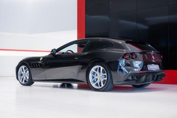 2018 Ferrari GTC4LUSSO — миниатюра 11