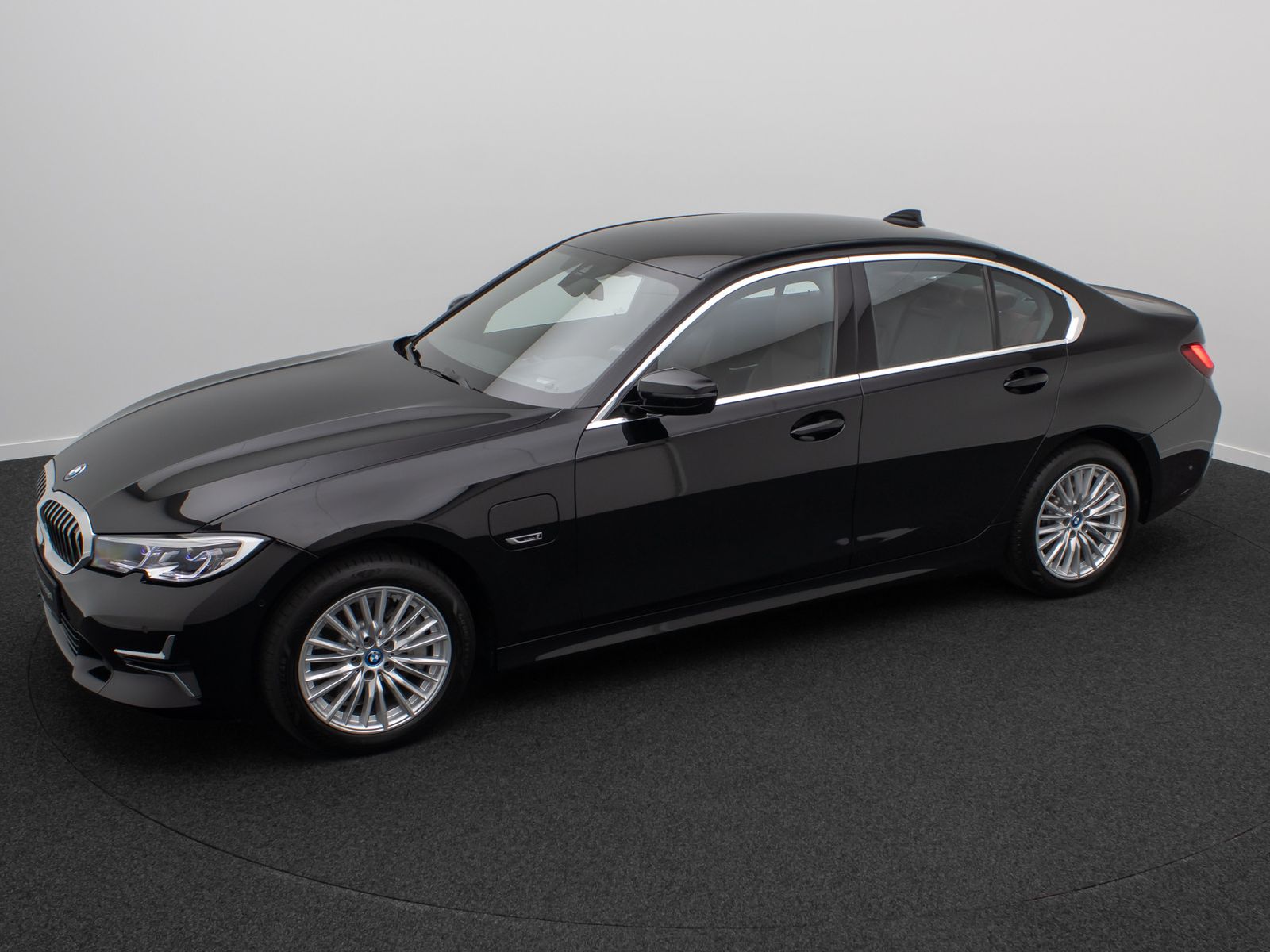 Fahrzeugabbildung BMW 330e LuxuryLine Kamera Laser HUD DAB HiFi Komfor