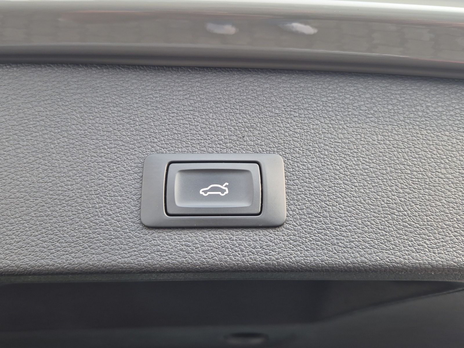 Fahrzeugabbildung Audi Q2 40 TFSI quattro sport S-line LED Navi GRA RFK
