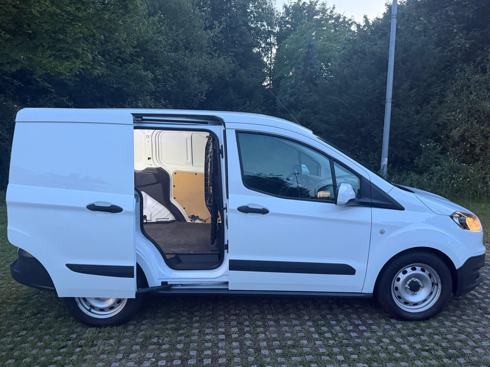 Ford Transit Courier Benziner *Euro6 *USB *El.Fenster