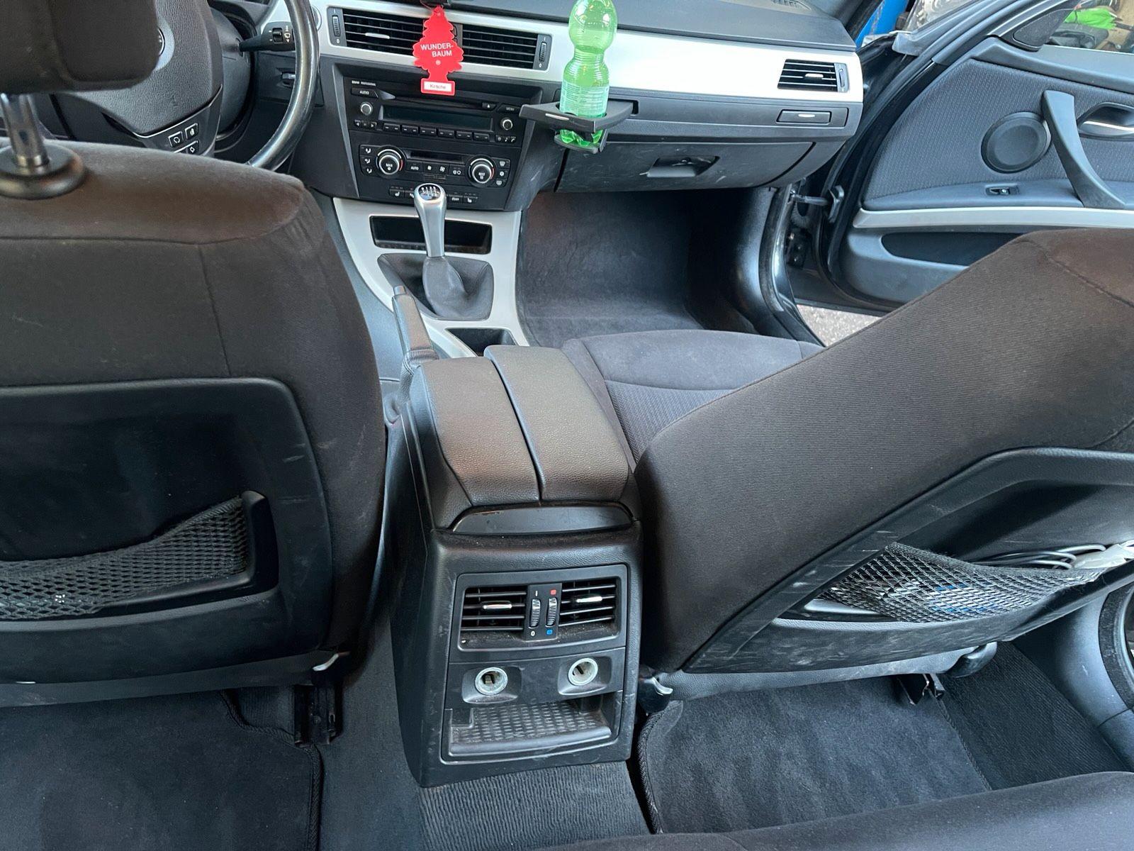 BMW 318 2009 — photo 14