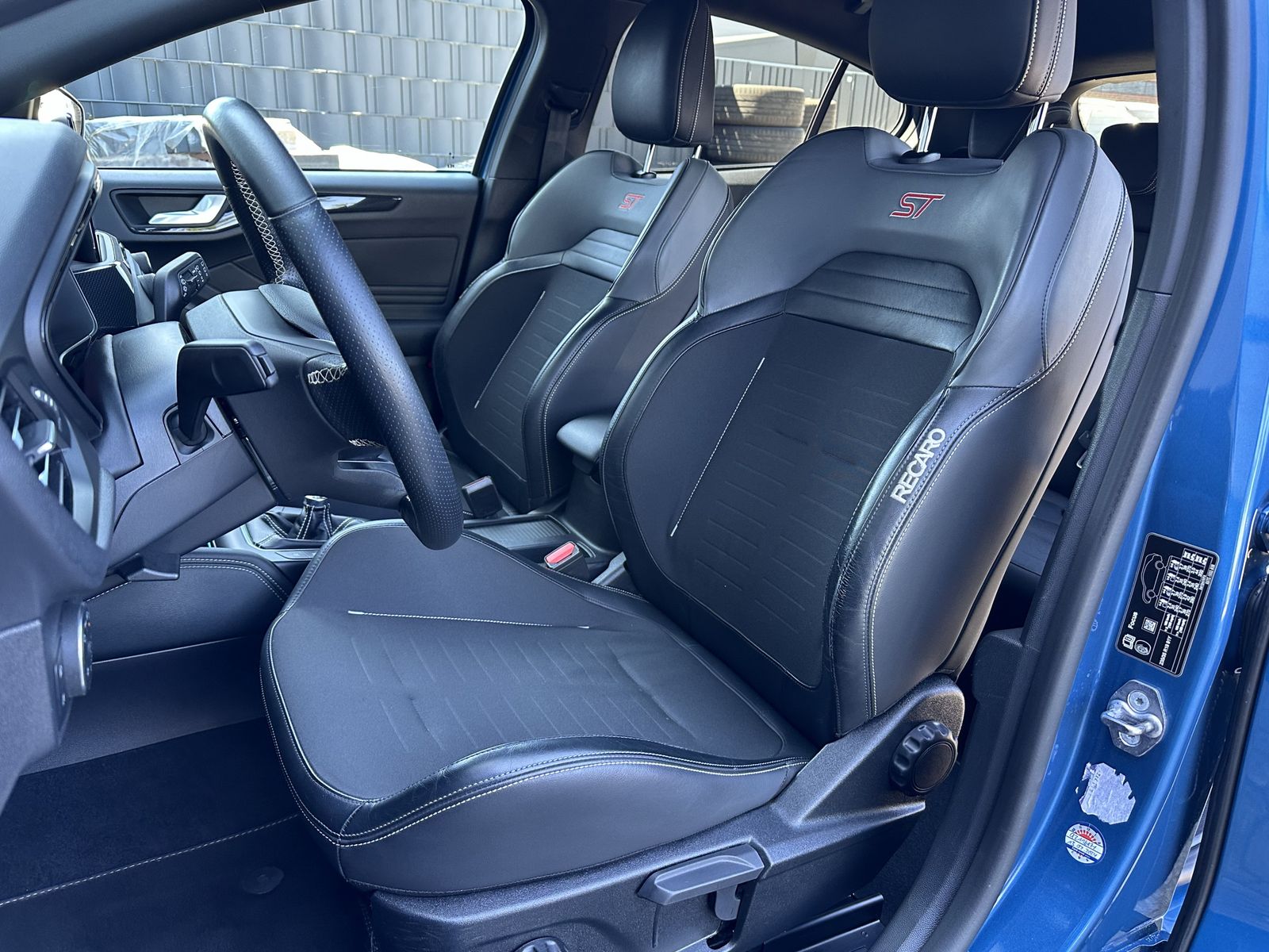 Fahrzeugabbildung Ford Focus 2.0 EB ST NAV+LED+AHK+ACC+VCOCKPIT+B&O+1HD