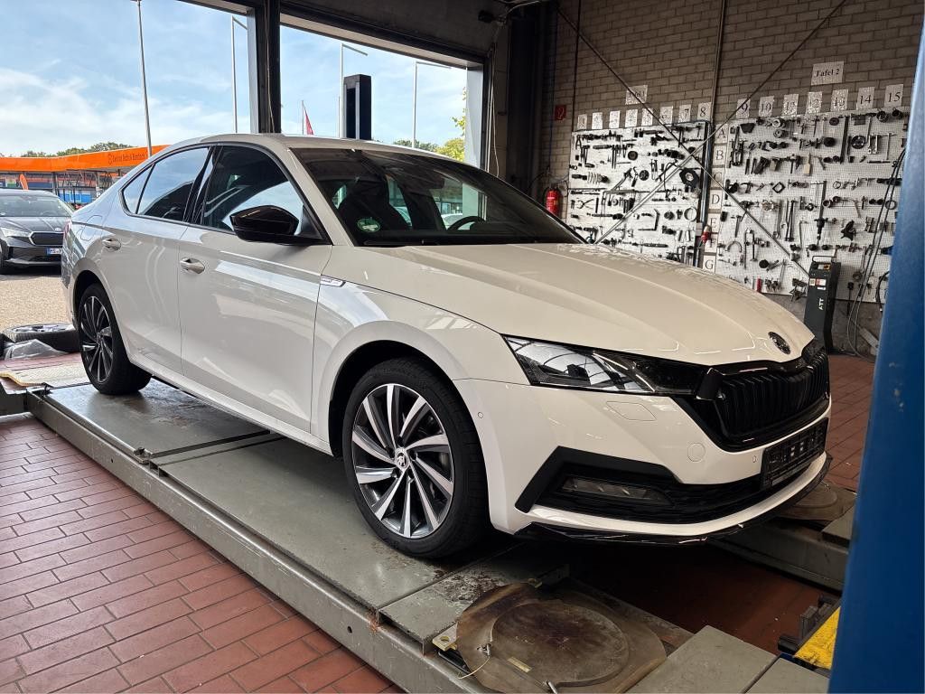 Skoda Octavia Lim. iV 1.4 e/TSI Sportline R.Kamera ACC