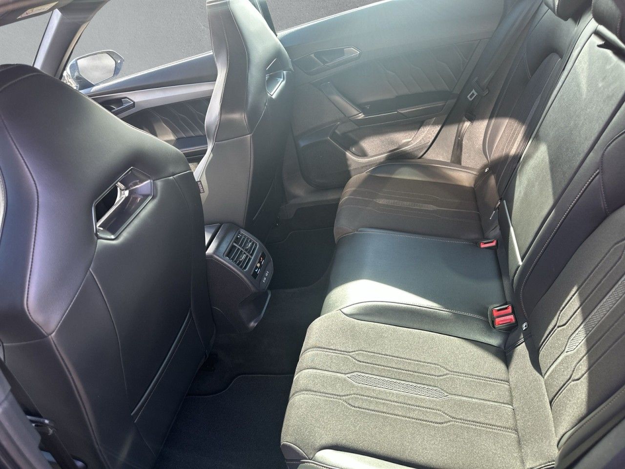 Fahrzeugabbildung CUPRA Formentor VZ 2.0 TSI 4Drive 310 PS*ACC* - mit KI generiert/bearbeitet