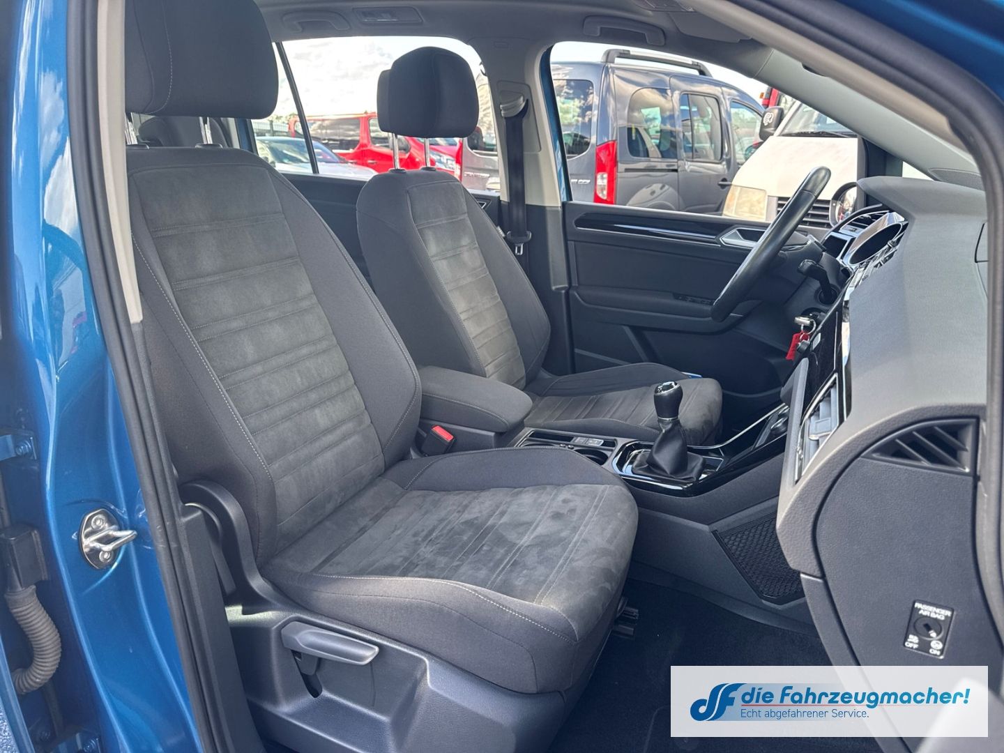 Fahrzeugabbildung Volkswagen Touran Highline 2,0TDi Pano *EXPORT