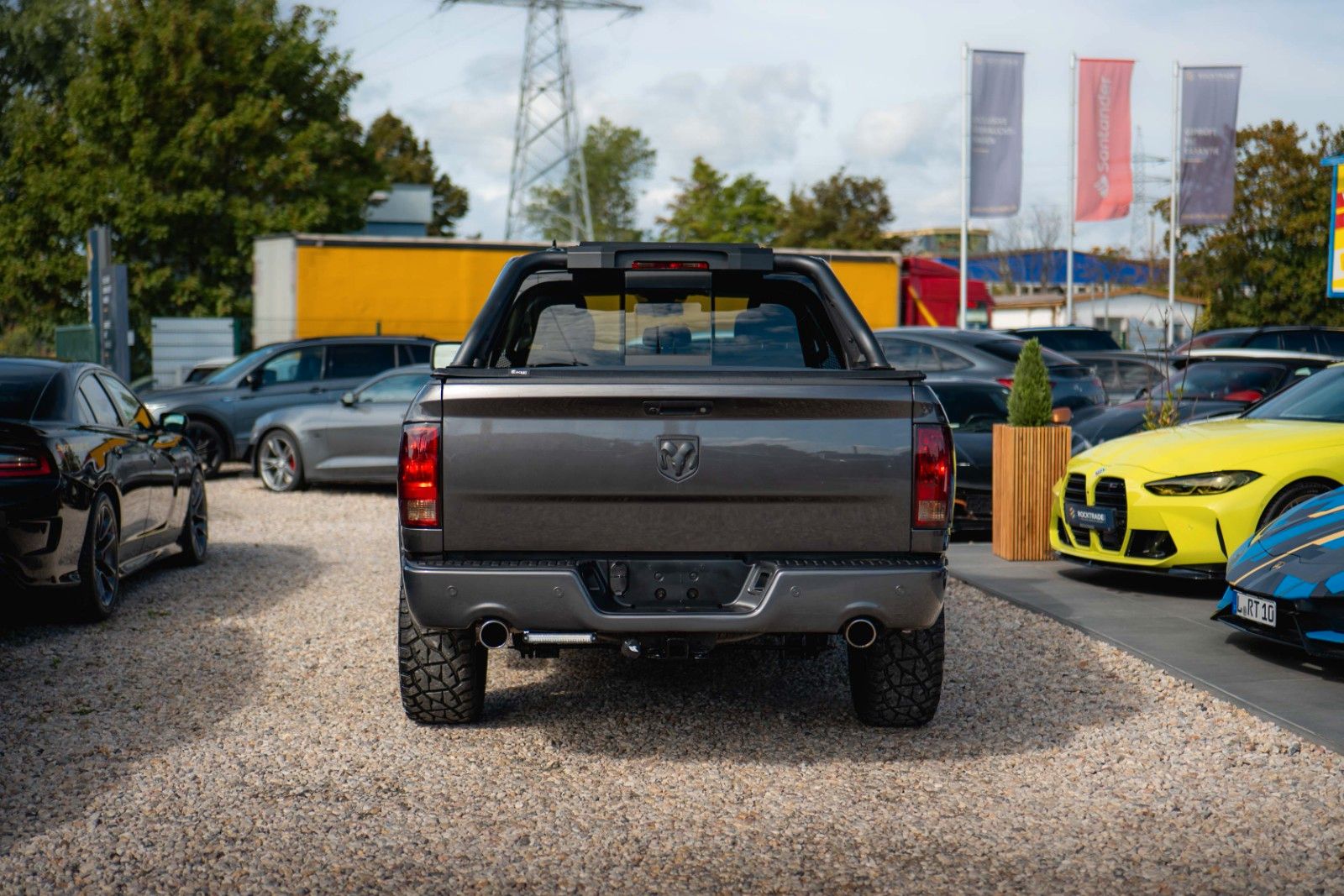 Fahrzeugabbildung Dodge RAM 5.7 V8 HEMI 4x4 OFFROAD Night-Paket *LED*