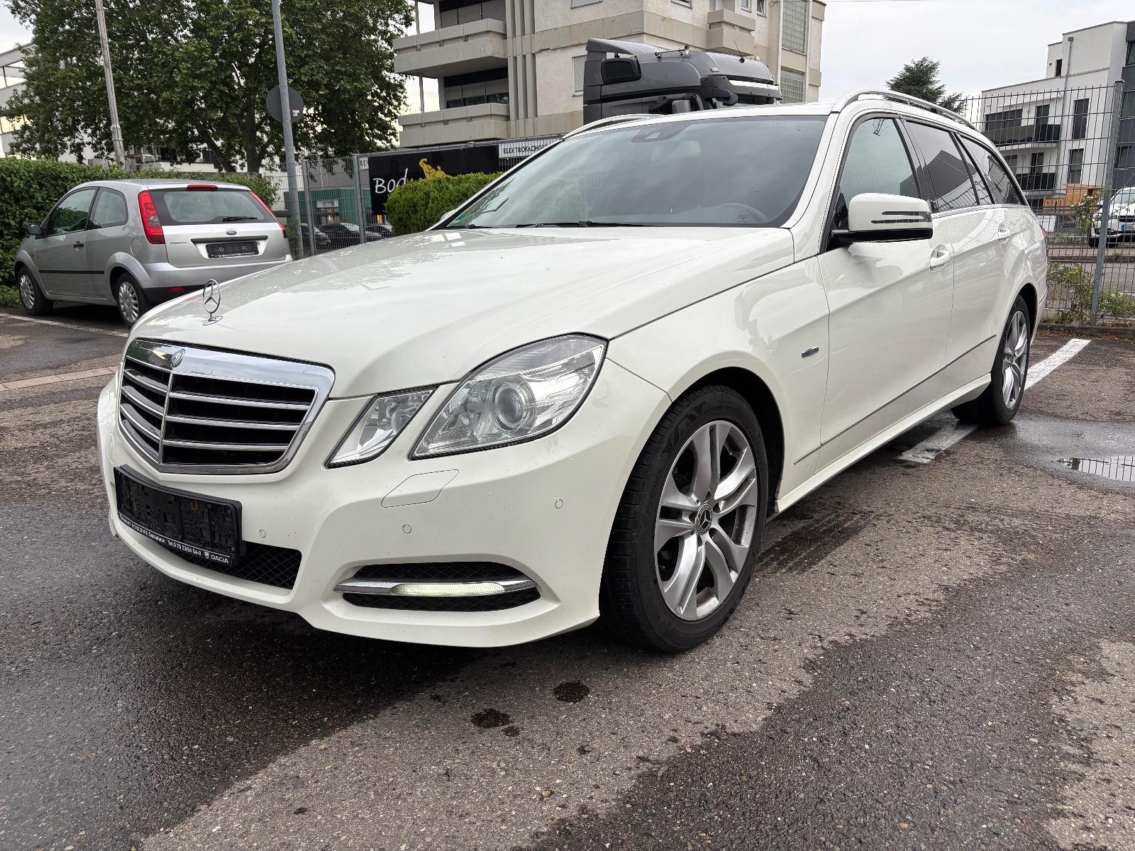 Mercedes-Benz E 220 E T-Modell E 220 CDI BlueEfficiency*AHK*EF