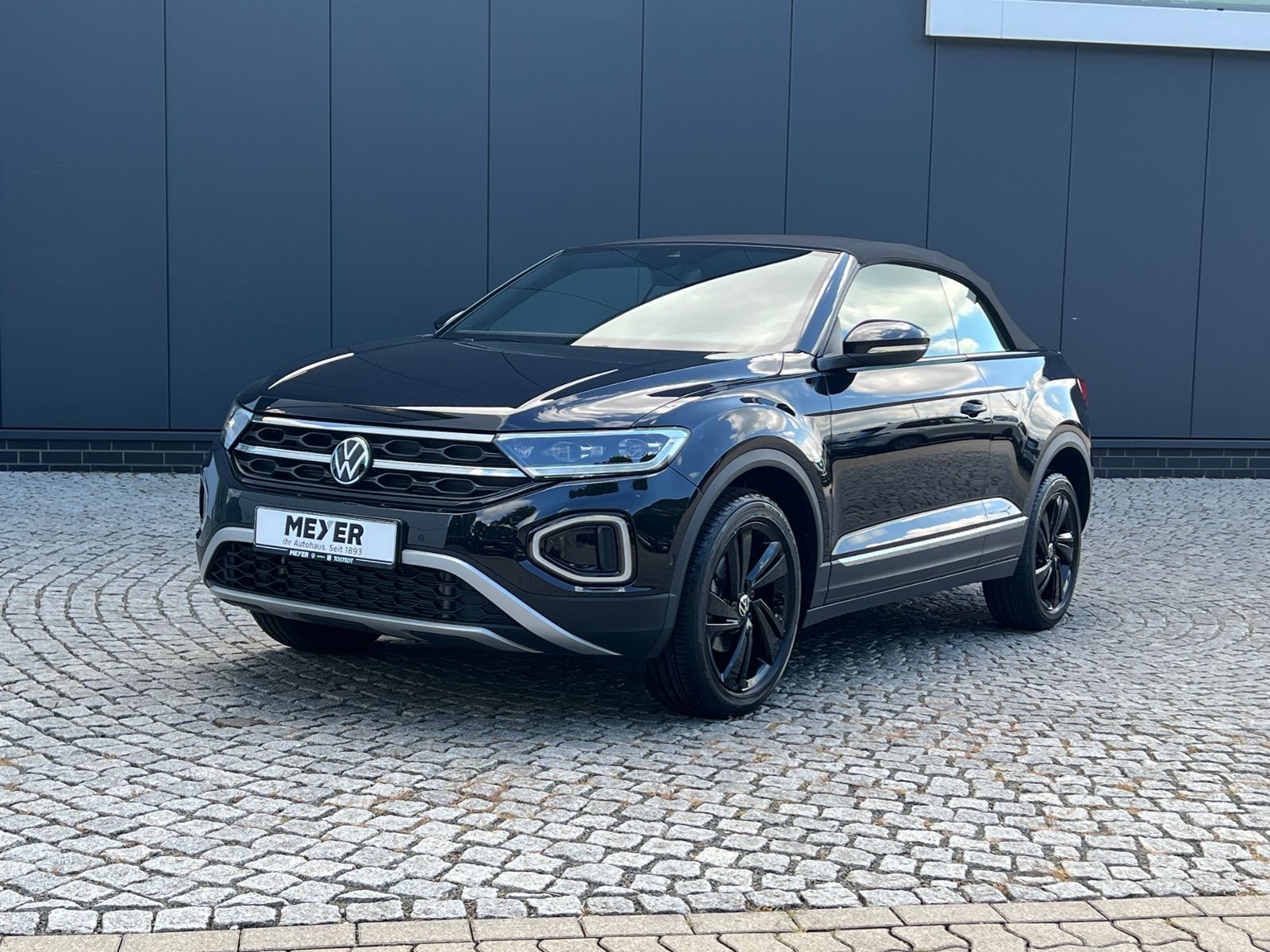 Fahrzeugabbildung Volkswagen T-Roc Cabriolet 1.5 TSI DSG *AHK, LED, Black Sty