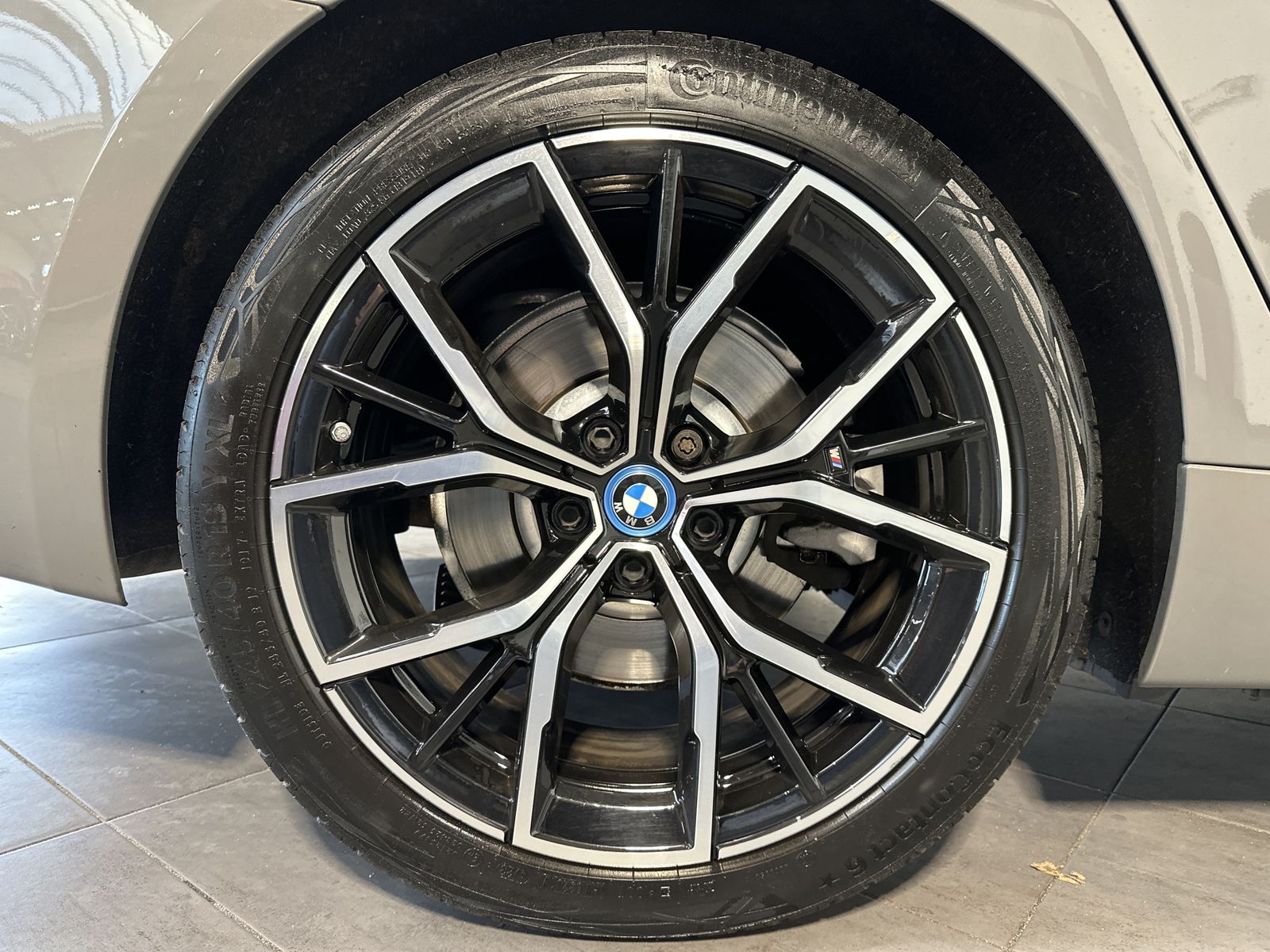 Fahrzeugabbildung BMW 530e Touring M-Sport NAV+LED+HEAD-UP+H&K+19ZOLL